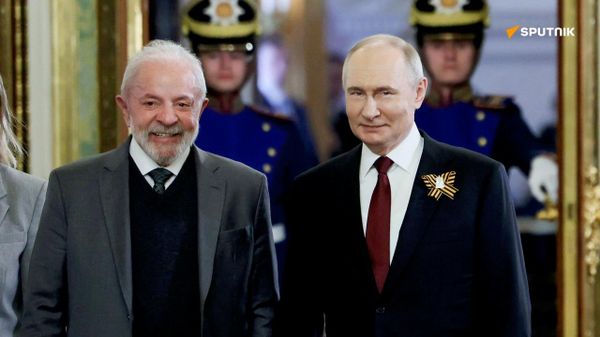 Vladimir Poutine a félicité son cher ami Lula da Silva pour sa victoire à l'élection présidentielle au Brésil - Sputnik Afrique