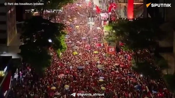 Découvrez les Brésiliens célébrant la victoire de Lula da Silva à l'élection présidentielle - Sputnik Afrique