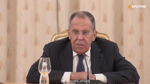 Macron ne considère pas les journalistes de Sputnik et de Russia Today comme journalistes - Lavrov - Sputnik Afrique