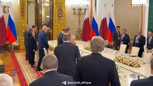 La situation autour de l'Iran, la sécurité énergétique et la relation bilatérale au cœur de la rencontre entre Poutine et l'émir du Qatar à Moscou - Sputnik Afrique