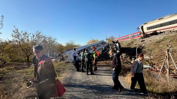 Collision entre deux trains en Espagne: le bilan grimpe à 50 morts - Sputnik Afrique