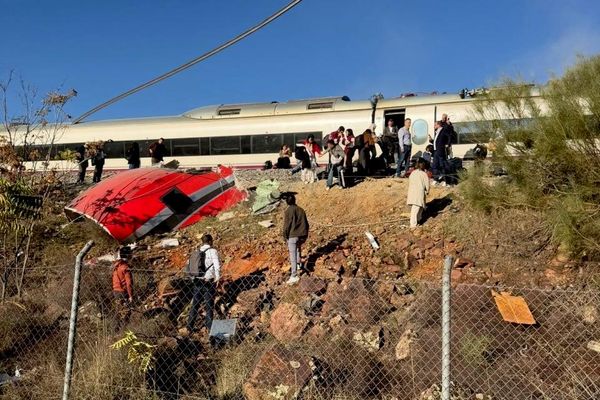 Collision entre deux trains en Espagne: le bilan grimpe à 50 morts - Sputnik Afrique