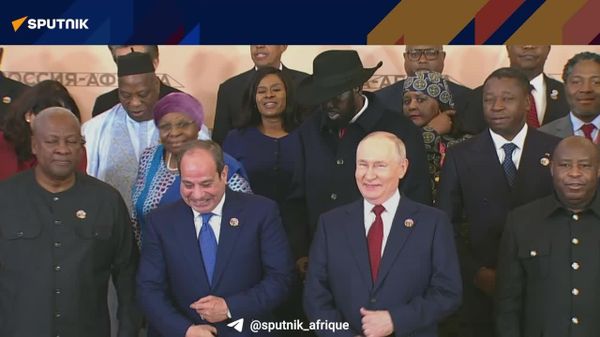 Vladimir Poutine et les dirigeants africains immortalisent le Jour 2 du Sommet Russie-Afrique - Sputnik Afrique