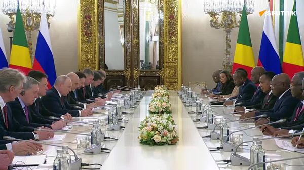Poutine à Sassou Nguesso: Moscou est prêt à l'entrée en vigueur de l'accord sur la protection des investissements - Sputnik Afrique