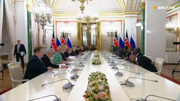 Vladimir Poutine accueille le Président kényan William Ruto au Kremlin au terme du 3e sommet Russie-Afrique - Sputnik Afrique