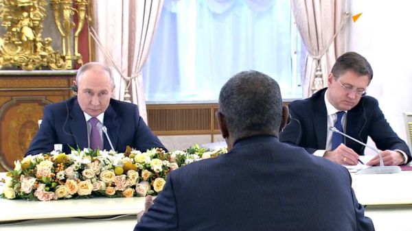 Poutine a remis au dirigeant soudanais une feuille de route, élaborée par la Russie, concernant les axes de coopération - Sputnik Afrique