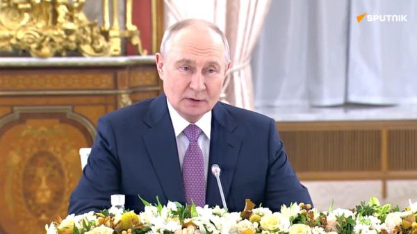 Vladimir Poutine s'entretient avec le Président centrafricain Faustin-Archange Touadéra à Moscou - Sputnik Afrique
