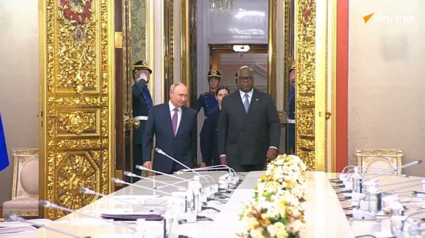 Vladimir Poutine s'entretient avec le Président de la RDC Félix Tshisekedi à Moscou en marge du 3e Sommet Russie-Afrique - Sputnik Afrique
