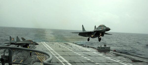 Миг-29К ВМС Индии приземляется на палубу авианосца Викрамадитья - Sputnik Afrique