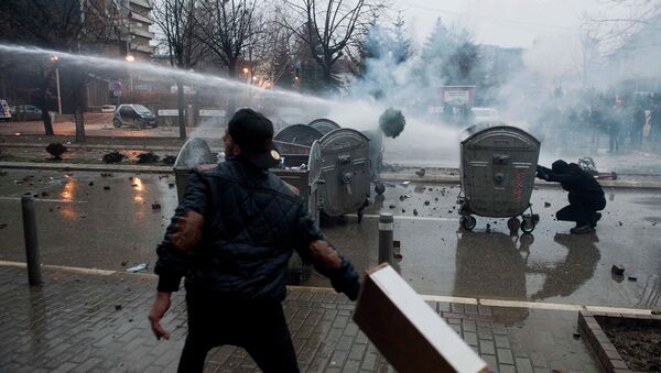 La police disperse des manifestants avec des canons à eau à Pristina (Kosovo). - Sputnik Afrique