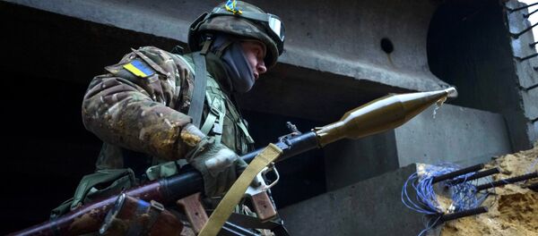 Украинский военный в деревне Пески - Sputnik Afrique