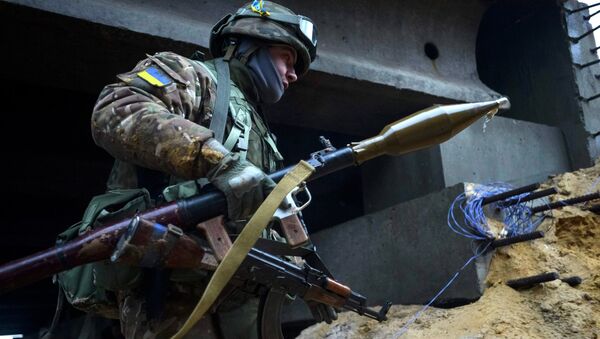 Украинский военный в деревне Пески - Sputnik Afrique