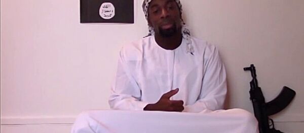 Amedy Coulibaly, one of the three gunmen behind the worst militant attacks in France for decades, declares his allegiance in an unknown location to the Islamic State and urges French Muslims to follow his example, in this still image taken from video January 11, 2015 - Sputnik Afrique