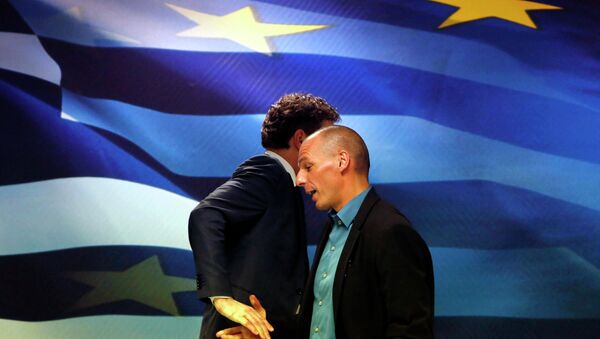 Jeroen Dijsselbloem, (L) head of the euro zone finance ministers' group, and Greek Finance Minister Yanis Varoufakis - Sputnik Afrique