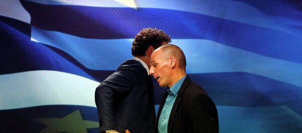 Jeroen Dijsselbloem, (L) head of the euro zone finance ministers' group, and Greek Finance Minister Yanis Varoufakis - Sputnik Afrique