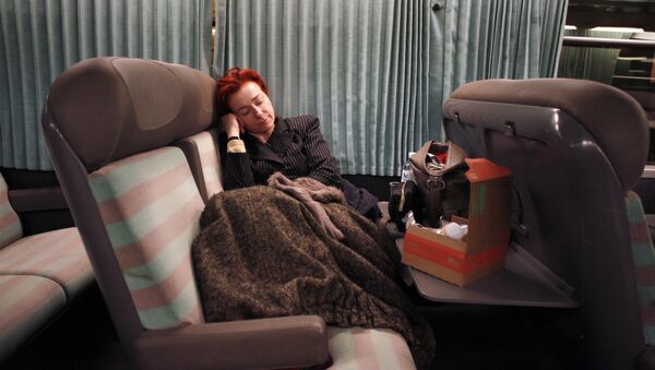 Passenger rest on the Paris-Cherbourg train - Sputnik Afrique