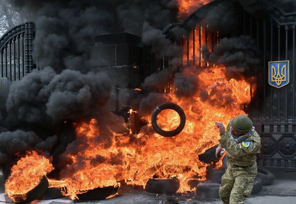Ukraine: des soldats en colère assiègent le ministère de la Défense - Sputnik Afrique