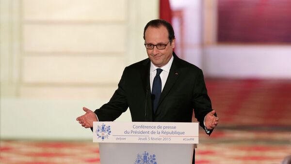 French President Francois Hollande gestures as he arrives to address a news conference at the Elysee Palace in Paris February 5, 2015. - Sputnik Afrique