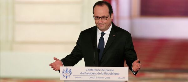 French President Francois Hollande gestures as he arrives to address a news conference at the Elysee Palace in Paris February 5, 2015. French President Francois Hollande gestures as he arrives to address a news conference at the Elysee Palace in Paris February 5, 2015. - Sputnik Afrique