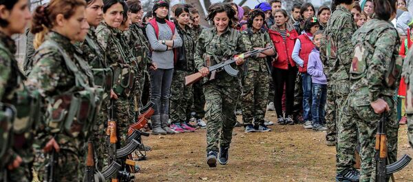 Une femme-combattante - Sputnik Afrique