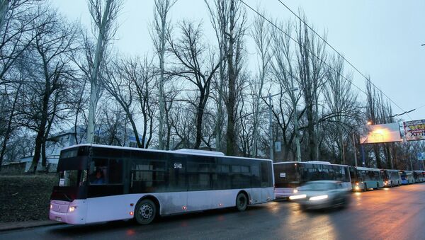 Empty buses, intended for internally displaced persons (IDPs) from the village of Debaltseve - Sputnik Afrique