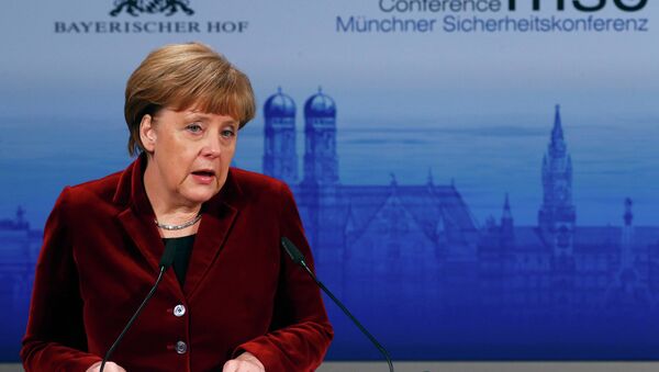 German Chancellor Angela Merkel addresses during the 51st Munich Security Conference at the 'Bayerischer Hof' hotel in Munich February 7, 2015 - Sputnik Afrique