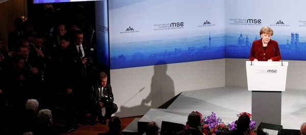 German Chancellor Angela Merkel addresses during the 51st Munich Security Conference at the 'Bayerischer Hof' hotel in Munich February 7, 2015 German Chancellor Angela Merkel addresses during the 51st Munich Security Conference at the 'Bayerischer Hof' hotel in Munich February 7, 2015 - Sputnik Afrique