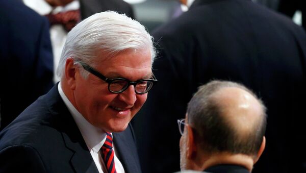 German Foreign Minister Frank-Walter Steinmeier (L) arrives for the chairman's debate during the 51st Munich Security Conference at the 'Bayerischer Hof' hotel in Munich February 8, 2015. - Sputnik Afrique