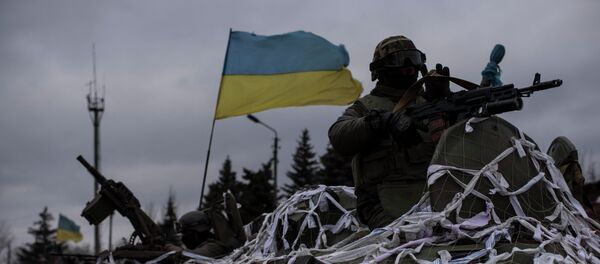 Ukrainian military vehicles drive towards Debaltseve on the outskirts of Artemivsk, eastern Ukraine, Sunday, Feb. 8, 2015 Ukrainian military vehicles drive towards Debaltseve on the outskirts of Artemivsk, eastern Ukraine, Sunday, Feb. 8, 2015 - Sputnik Afrique