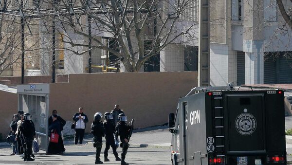 French GIPN police intervention forces are seen during an operation to secure the Castellane housing area in Marseille, February 9, 2015. - Sputnik Afrique