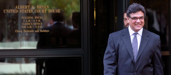 Former CIA officer John Kiriakou leaves U.S. District Courthouse in Alexandria, Va., Tuesday, Oct. 23, 2012, after pleading guilty, in a plea deal, to leaking the names of covert operatives to journalists. - Sputnik Afrique