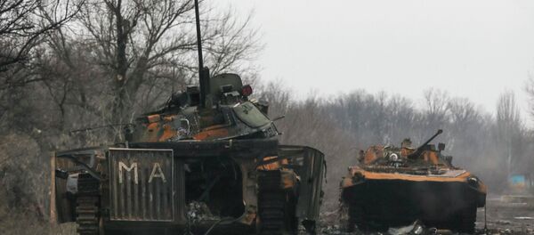 Armoured vehicles, destroyed during battles between the armed forces of the separatist self-proclaimed Donetsk People's Republic and the Ukrainian armed forces, are seen in Vuhlehirsk February 6, 2015 - Sputnik Afrique