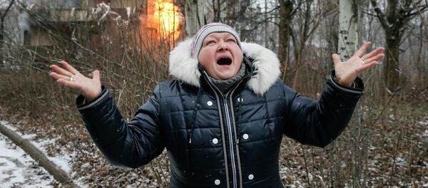 Una mujer en Donetsk - Sputnik Afrique