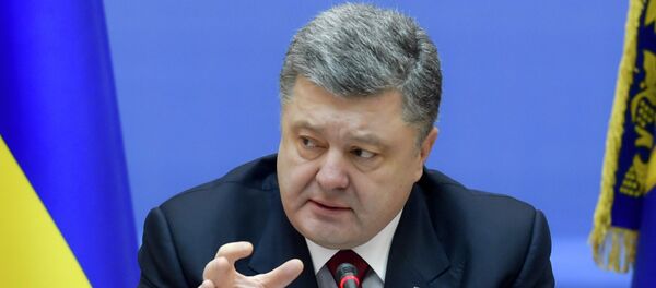 Ukrainian President Petro Poroshenko speaks during a government meeting in Kiev, February 11, 2015 - Sputnik Afrique