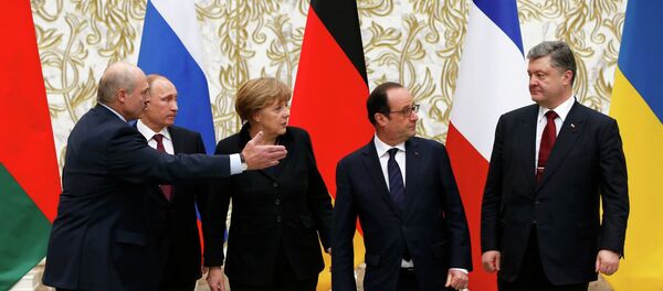 Belarus' President Alexander Lukashenko (L), Russia's President Vladimir Putin (2nd L), Ukraine's President Petro Poroshenko (R), Germany's Chancellor Angela Merkel (C) and France's President Francois Hollande - Sputnik Afrique
