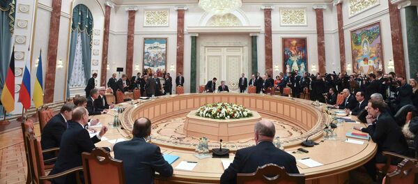 Members of delegations from Russia, Ukraine, Germany and France take part in peace talks on resolving the Ukrainian crisis in Minsk, February 11, 2015 - Sputnik Afrique