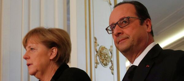 Germany's Chancellor Angela Merkel (L) and France's President Francois Hollande in Minsk, February 12, 2015 - Sputnik Afrique
