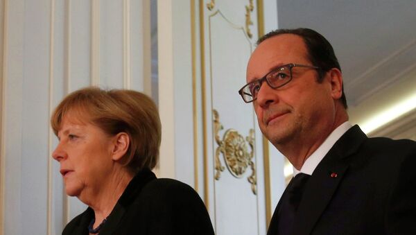 Germany's Chancellor Angela Merkel (L) and France's President Francois Hollande in Minsk, February 12, 2015 - Sputnik Afrique
