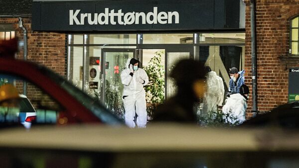 Forensic investigators are seen at the site of a shooting in Copenhagen February 14, 2015 - Sputnik Afrique