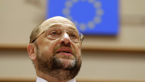 European Parliament President Martin Schulz addresses the members of the European Parliament to commemorate the 25th anniversary of the fall of the wall in Berlin, at the hemicycle of the European Parliament building in Brussels, Wednesday, Nov. 12, 2014. - Sputnik Afrique