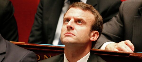 French Economy Minister Emmanuel Macron attends the questions to the government session at the National Assembly in Paris February 17, 2015. - Sputnik Afrique