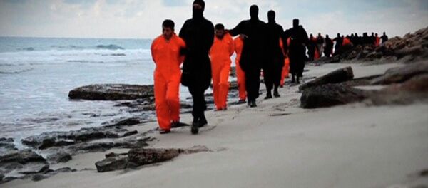 Men in orange jumpsuits purported to be Egyptian Christians held captive by the Islamic State (IS) - Sputnik Afrique