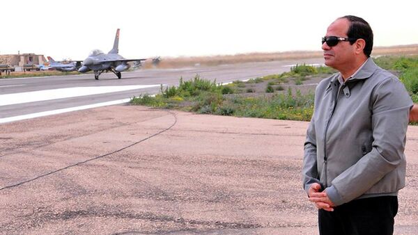 Egyptian President Abdel Fattah al-Sisi looks on during a visit to the border between Egypt and Libya - Sputnik Afrique