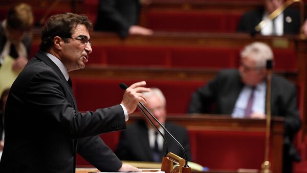 Head of UMP parliamentary group at the French national assembly Christian Jacob delivers a speech during the debate held prior to parliamentary vote of confidence over the government's economic reforms, on February 19, 2015 at the French national Assembly in Paris. - Sputnik Afrique