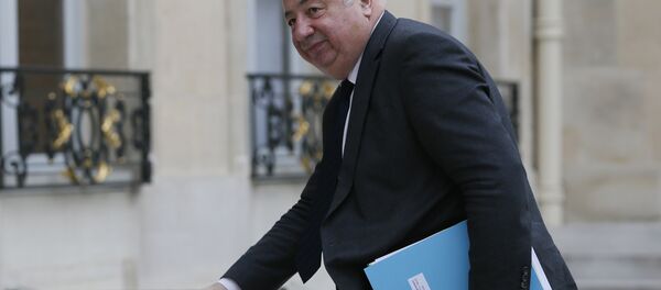 Senate President Gerard Larcher arrives at the Elysee Palace on February, 18, 2015 in Paris - Sputnik Afrique