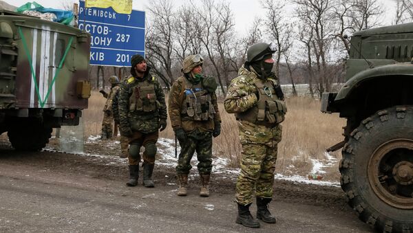 Ukrainian servicemen who fought in Debaltseve are seen near Artemivsk February 19, 2015. - Sputnik Afrique