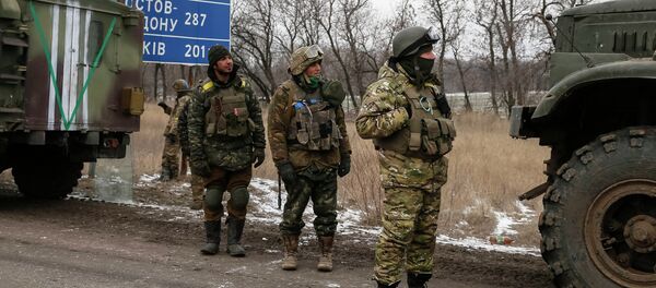 Ukrainian servicemen who fought in Debaltseve are seen near Artemivsk February 19, 2015. - Sputnik Afrique