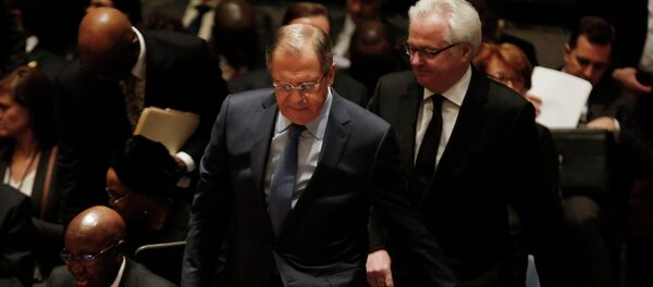 Russian Foreign Minister Sergey Lavrov takes his seat for a meeting of the United Nations Security Council at the U.N. headquarters in New York, February 23, 2015. At right is Russian Ambassador to the United Nations Vitaly Churkin - Sputnik Afrique