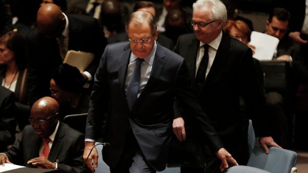 Russian Foreign Minister Sergey Lavrov takes his seat for a meeting of the United Nations Security Council at the U.N. headquarters in New York, February 23, 2015. At right is Russian Ambassador to the United Nations Vitaly Churkin - Sputnik Afrique