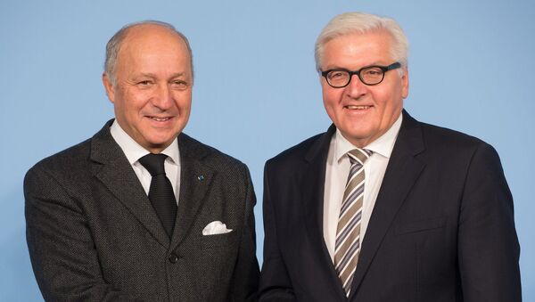 German Foreign Minister Frank-Walter Steinmeier, right, and his French counterpart Laurent Fabius - Sputnik Afrique